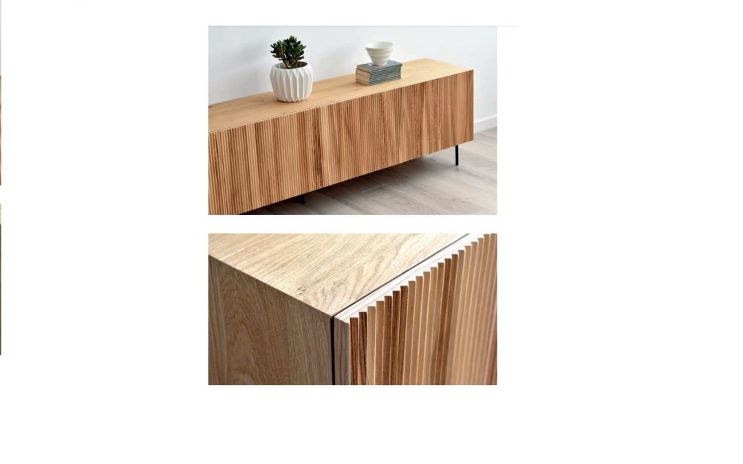 MUEBLE T.V. OVRE 3 PUERTAS FRENTES MACIZOS MADERA DE ROBLE-NOGAL-LACADOS Y PATAS METÁLICAS O ZÓCALO MADERA MED: 120-160-180-200-230 CM X 40 X 54 CM ALTO