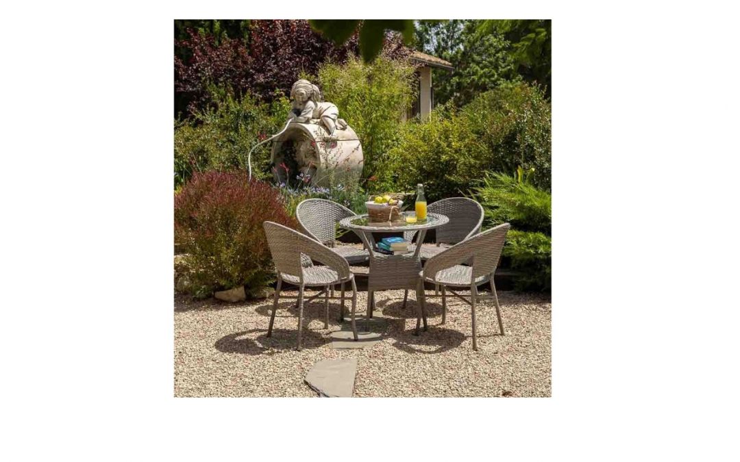 CONJUNTO DE JARDÍN COMPUESTO POR MESA Y 4 SILLONES MEDIDAS MESA: 75 X 75 X 71 CM ALTO MEDIDAS SILLÓN: 58 X 57 X 76 CM ALTO (TAMBIÉN EN COLOR MARRÓN) (COJINES INCLUÍDOS)