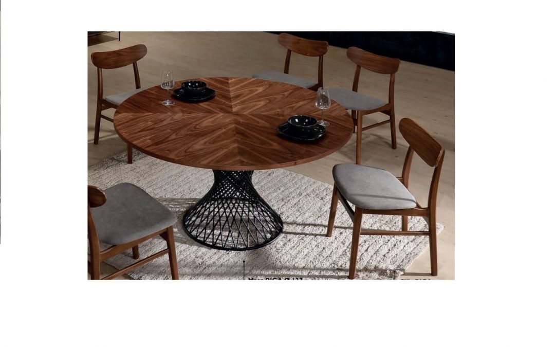 MESA DE COMEDOR CHAPA DE NOGAL Y PIÉ METÁLICO NEGRO MED: 137 X 137 X 75 CM ALTO