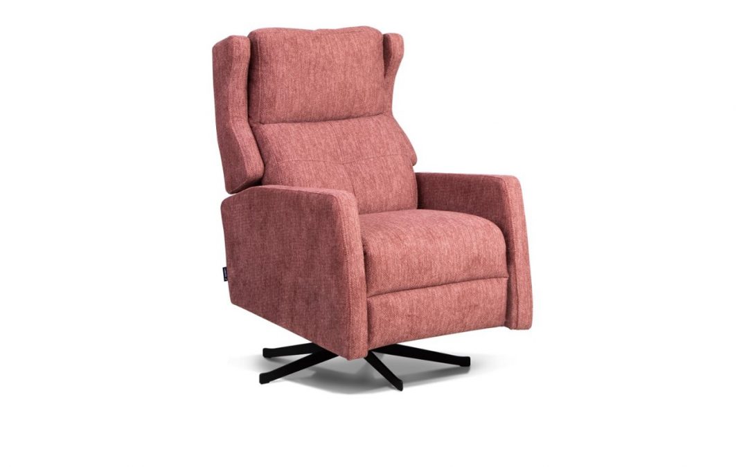 SILLÓN RELAX MANUAL TAPIZADO CON ASIENTOS Y RESPALDOS DESENFUNDABLES OPCIÓN PATAS: MADERA NOGAL CLARO; PIÉ METÁLICO NEGRO O BASE METÁLICA GIRATORIA MED: 64 X 89 X 107 CM ALTO (TELAS A ELEGIR)