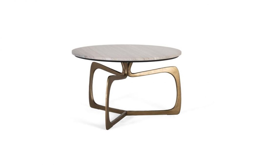 MESA DE CENTRO TAPA MÁRMOL BLANCO Y PATA ALUMÍNIO DORADO MED: 71 X 71 X 42 CM ALTO