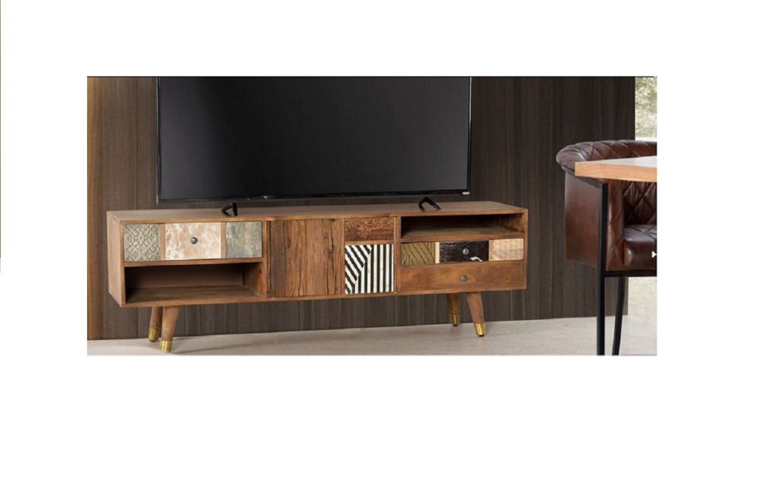 MUEBLE T.V. 3 CAJONES 2 PUERTAS MADERA DE MANGO CON DETALLES EN BRONCE, PIEL VACA, HUESO DE CAMELLO, ETC MED: 160 X 40 X 50 CM ALTO