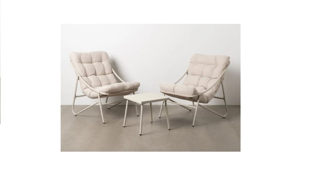 CONJUNTO DE EXTERIOR ACERO COLOR BEIGE COMPUESTO POR: 2 SILLONES (65,5 X 87 X 87 CM ALTO) + MESA DE CENTRO (43 X 43 X 42 CM ALTO) COJINES INCLUÍDOS 100% OLEFINA Y RELLENO ALGODÓN