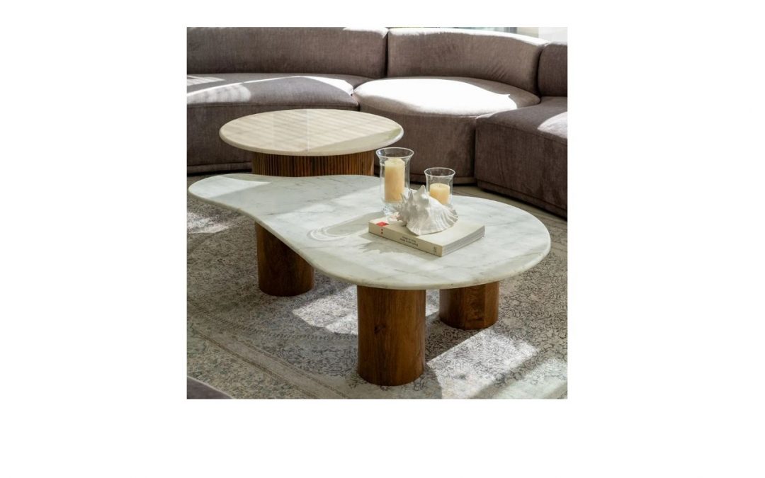 MESA DE CENTRO TAPA IRREGULAR MÁRMOL BLANCO Y BASE MADERA DE MANGO DE 3 PATAS MED: 135 X 80 X 35 CM ALTO