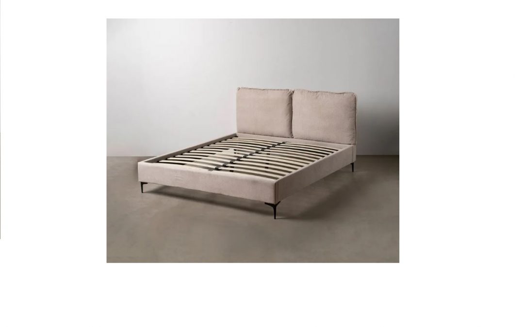 CAMA TAPIZADA CON SOMIER Y PATAS METÁLICAS TEJIDO BEIGE Y RELLENO FOAM MED: 163 X 215 X 93 CM ALTO (APTO PARA COLCHÓN DE 150 X 200 CM)