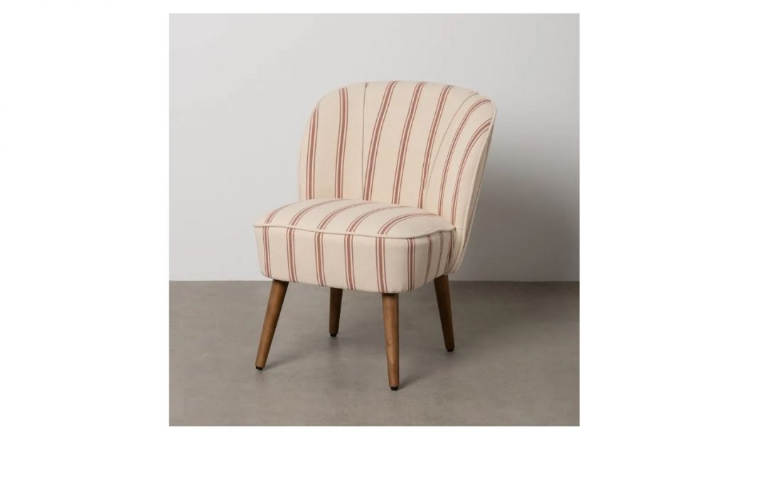 SILLÓN TAPIZADO RAYAS COLOR TERRACOTA Y PATAS MADERA MED: 54 X 64 X 73 CM ALTO