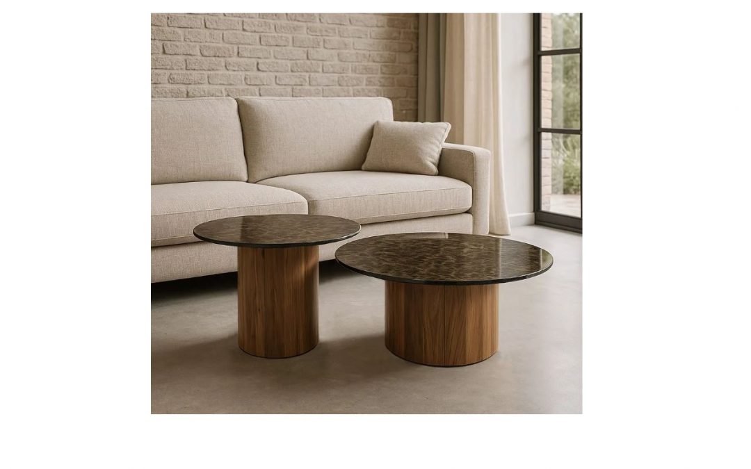 SET 2 MESAS DE CENTRO MADERA DE ACACIA Y TAPA CERÁMICO NEGRO VETEADO MED: 80 X 80 X 34 CM ALTO / 60 X 60 X 42 CM ALTO