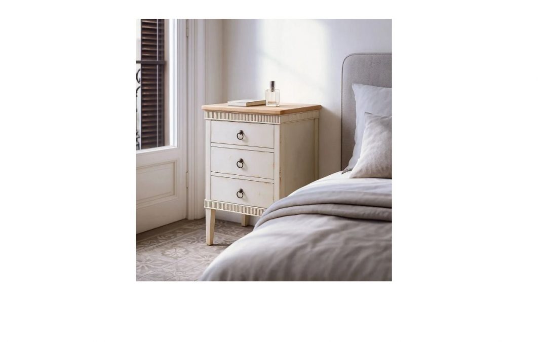 MESITA 3 CAJONES MADERA LACADA COLOR CREMA Y TAPA NATURAL TIRADORES COLOR BRONCE MED: 50 X 38 X 72 CM ALTO