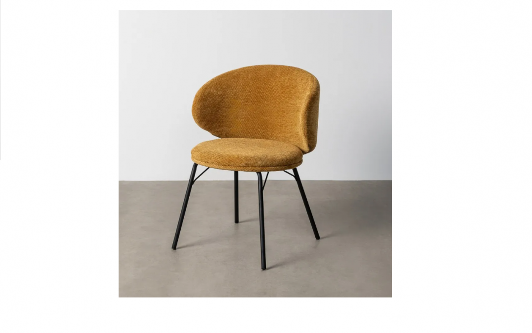 SILLA TAPIZADA COLOR MOSTAZA Y PATA METÁLICA MED: 57 X 53 X 75 CM ALTO (TAMBIÉN EN COLOR TERRACOTA)