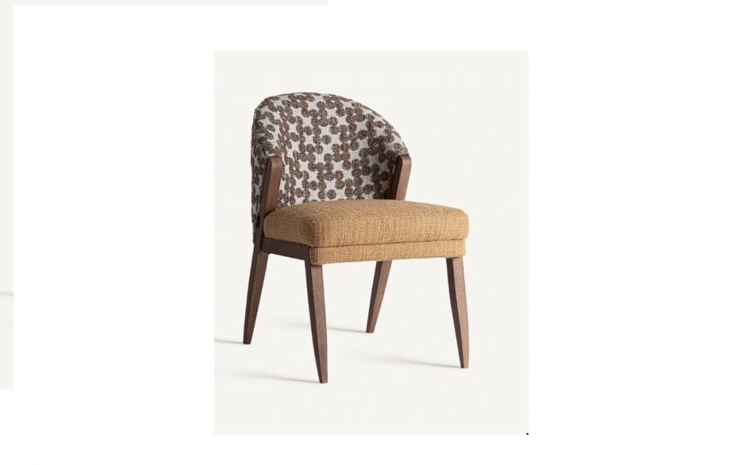 SILLA TAPIZADA MARRÓN Y MOSTAZA Y MADERA MED: 56 X 68 X 85 CM ALTO