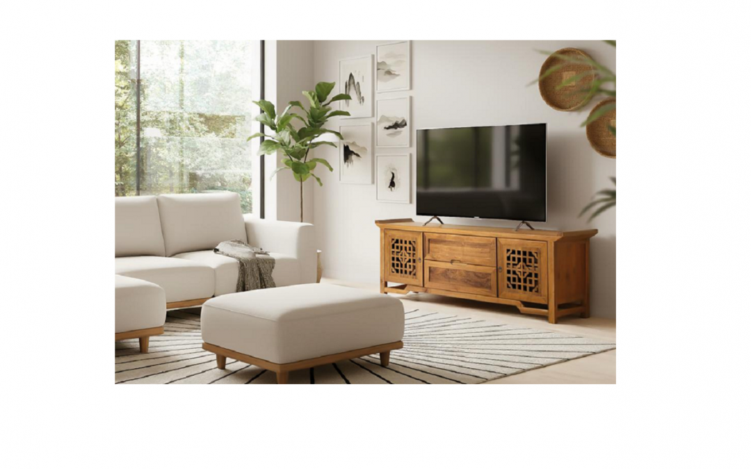 MUEBLE T.V. MADERA DE TECA MACIZA ACABADO COLOR MIEL CLARO 2 CAJONES Y 2 PUERTAS TALLADAS CON MOTIVOS ORIENTALES MED: 180 X 38 X 60 CM ALTO