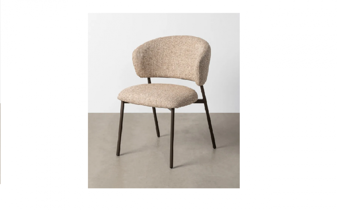 SILLA TAPIZADA COLOR BEIGE Y MARRÓN JASPEADO CON PATAS METÁLICAS MED: 57 X 60 X 81 CM ALTO